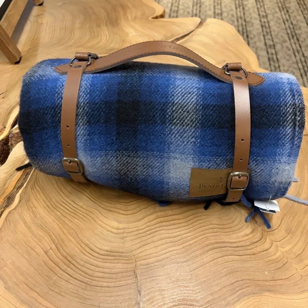 Pendleton Motor Robe Lassen Throw with Leather Carrier New with Tags Blue Ombré